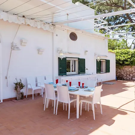 La Perla Marina Vendégház 3*