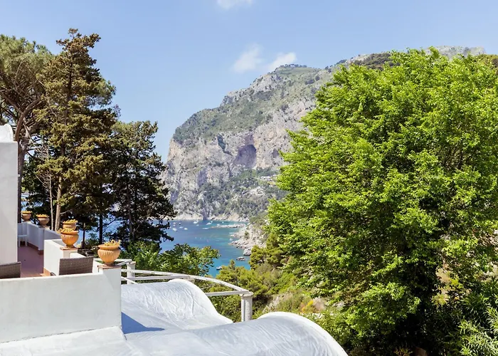 Konukevi La Perla Marina Capri