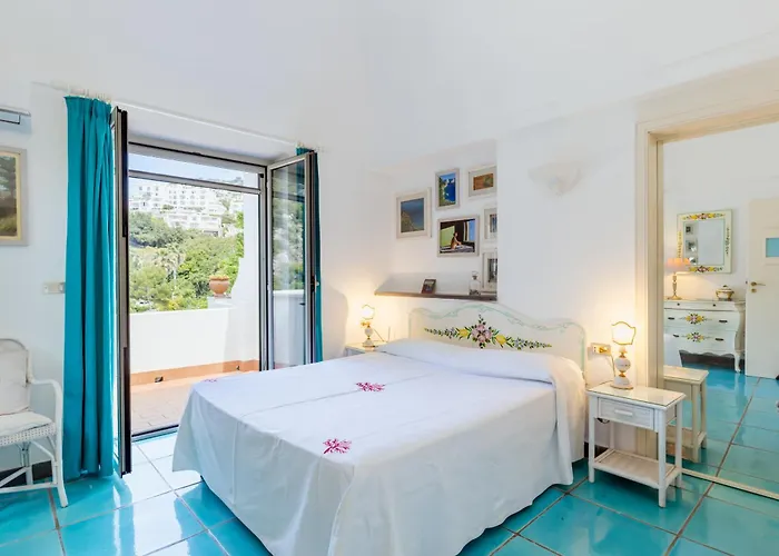 Konukevi La Perla Marina Capri