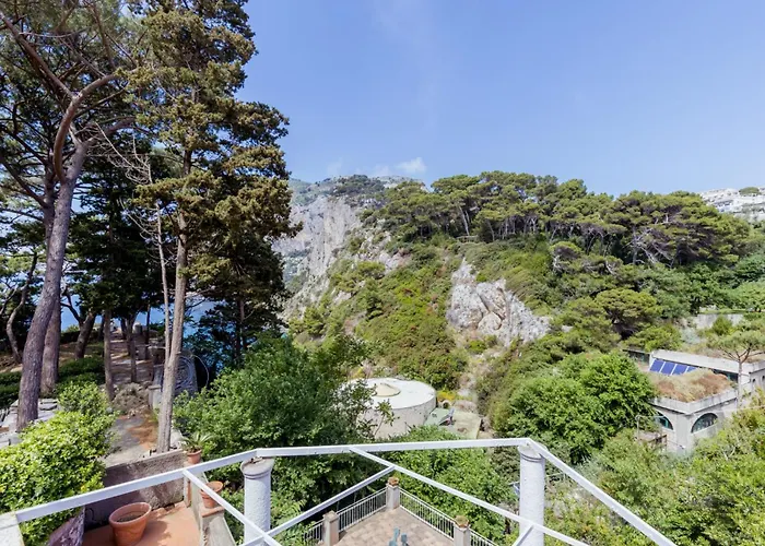 Konukevi La Perla Marina 3*